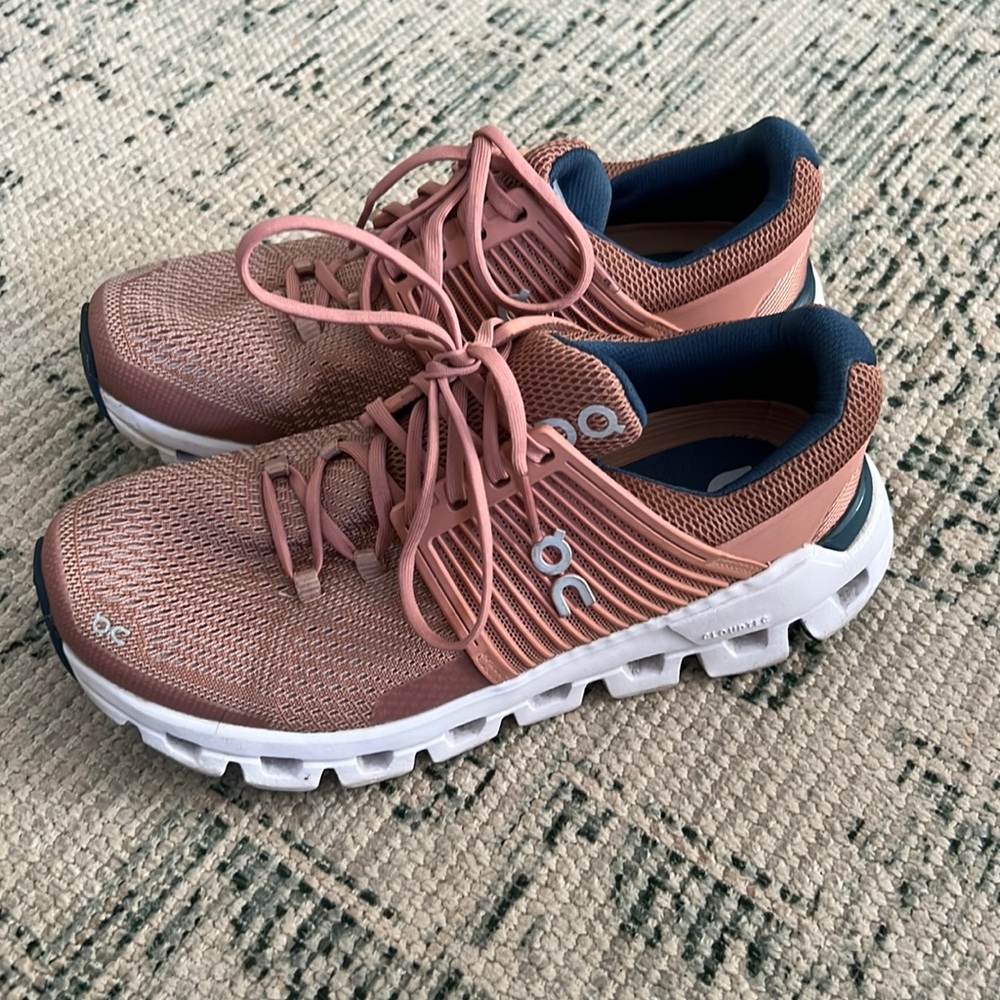 On Running Cloud shoes size 5